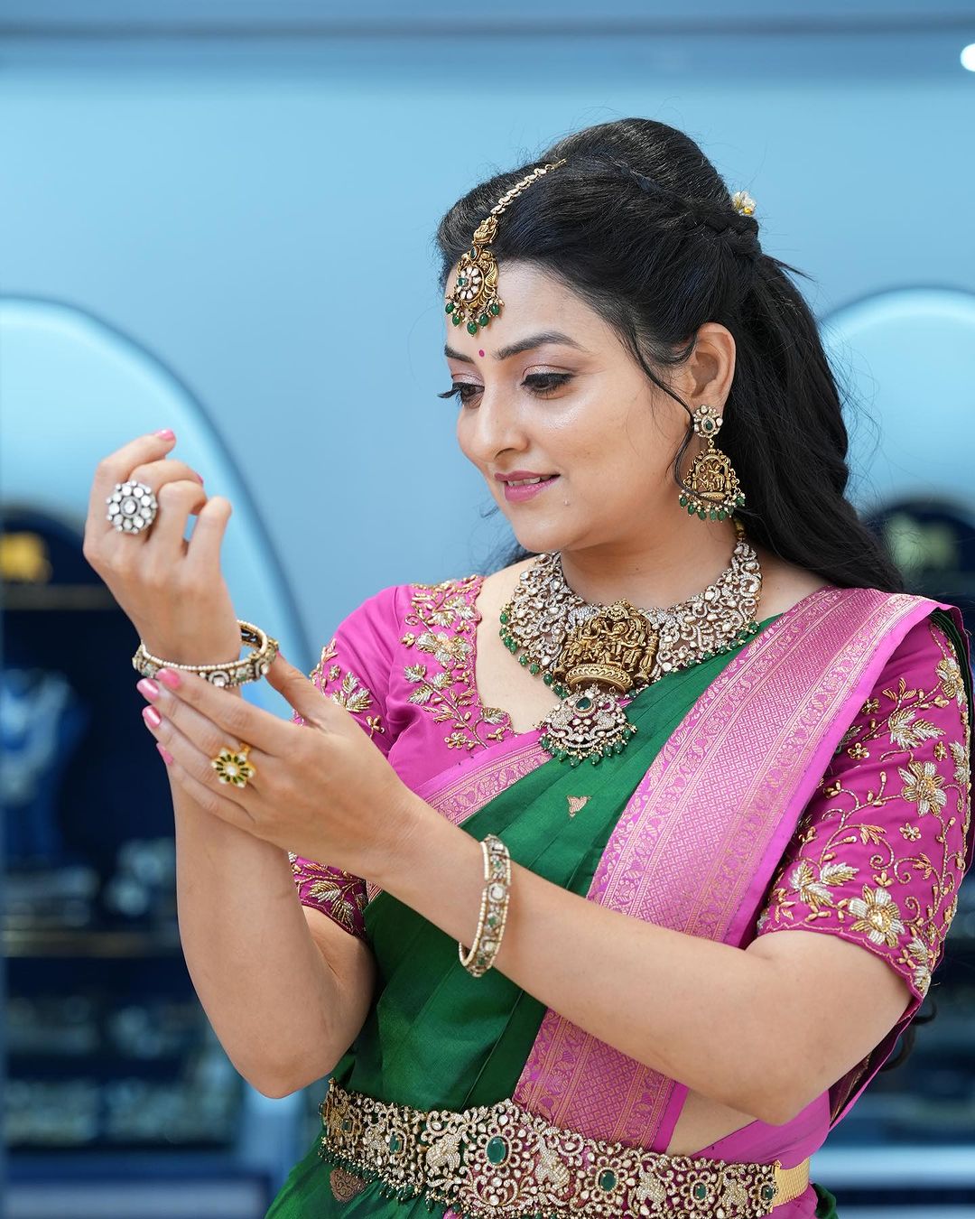 Telugu Tv Actress Madhuri Kandavalli Stills in Green Saree4